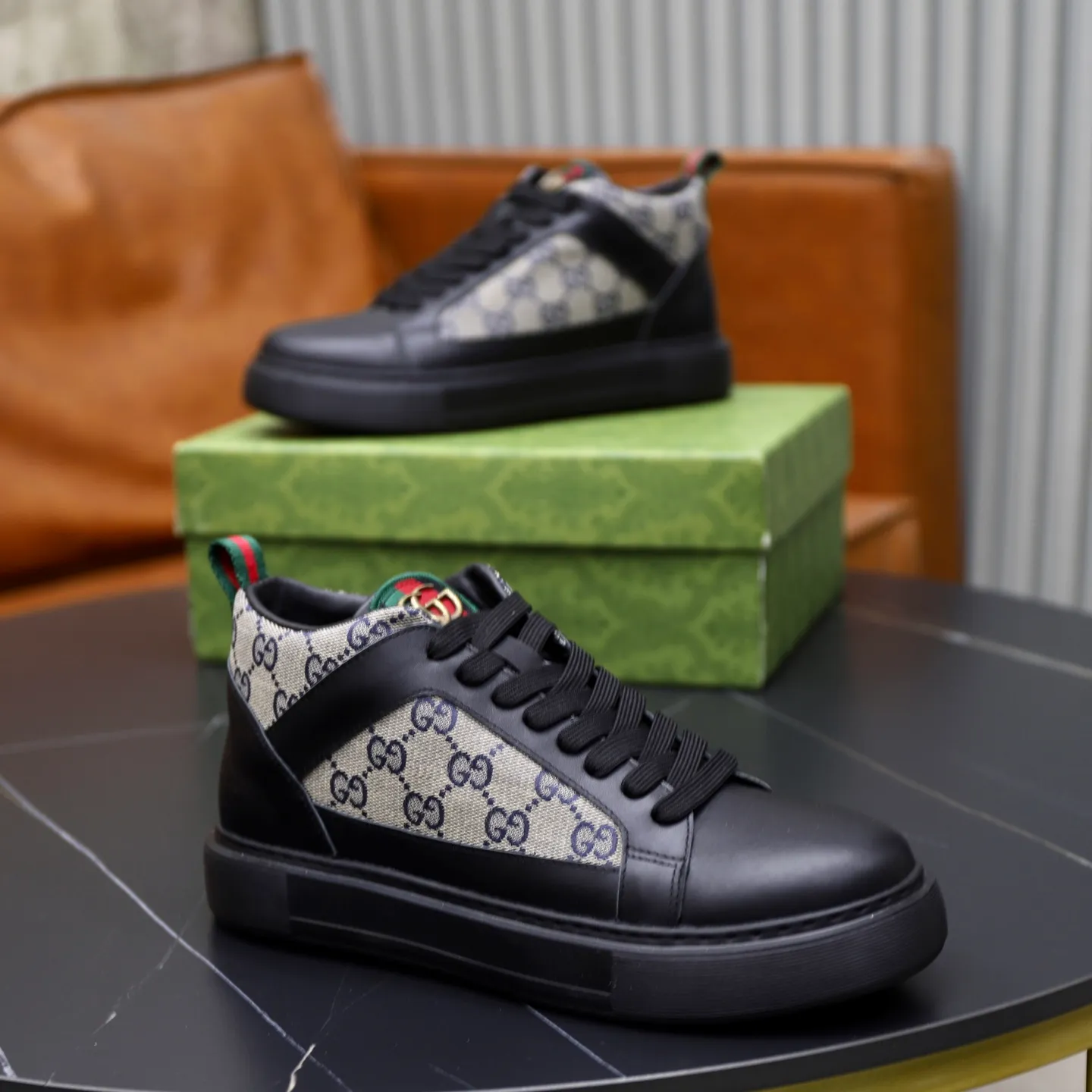 Ex-factory price: 462💰🙅‍♂️🙅‍♂️🙅‍♂️ Brand: Gucci GUCCi Standard code: 38-44 (45 customized) Grade: Same as the official website Material: Original cowhide material spliced with brand cloth Comfortable and breathable lining Lightweight and wear-resistant sports outsole Style category: Men's fashion casual shoes Running sports shoes Distinguished luxury brand elements Top luxury color: actual picture color